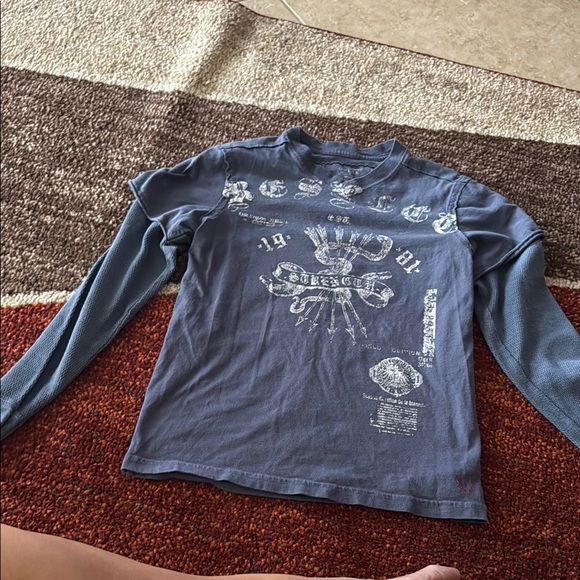 Guess Black Graphic V-Neck Tee - Picture 1 of 4